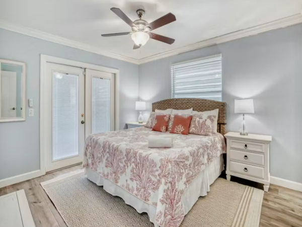 Anna Maria Island Luxurious Tropical Retreat with private Pool & Game Room